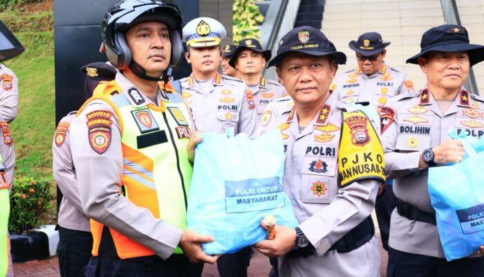 Polda Sumbar Lepas Ratusan Paket Bantuan untuk Lima Titik Bencana di Kota Padang