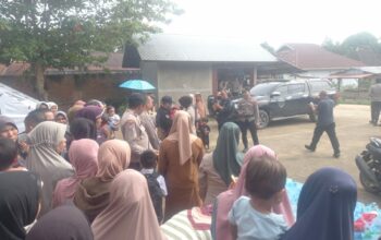 Polda Sumbar Salurkan Bantuan untuk Ibu dan Balita Terdampak Banjir Bandang di Nanggalo