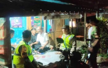 Patroli Dialogis Polsek Seteluk Jaga Kamtibmas di Desa Seteluk Tengah