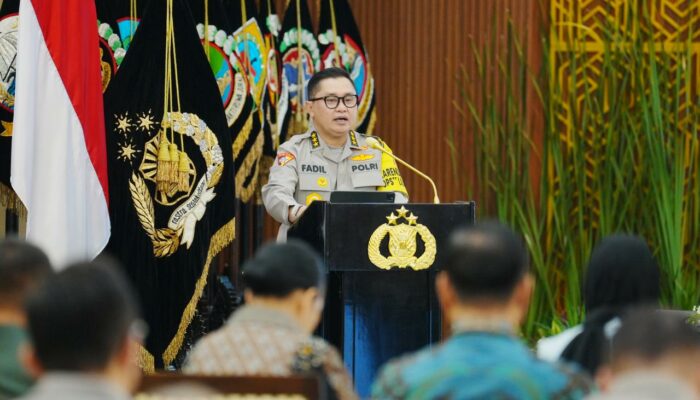 Berantas Kejahatan Transnasional, Polri Tangkap dan Serahkan 14 Buron Interpol Red Notice
