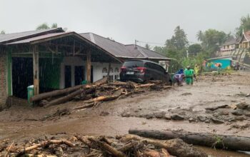Hujan Lebat Picu Longsor di Agam, Polsek Tanjung Raya Siaga di Lokasi Bencana