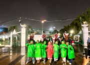 Polisi Berkuda Polsatwa Patroli di Monas, Warga Antusias hingga Foto Bareng