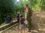 Komsos Babinsa Perkuat Keamanan Lingkungan Dusun Batu Kemalik