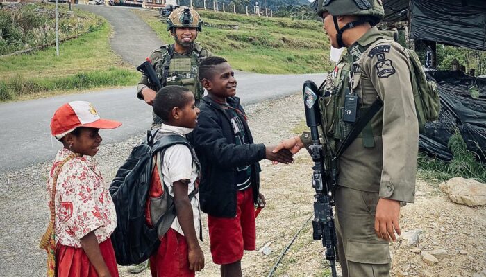 Sentuhan Damai Operasi Damai Cartenz: Patroli Humanis Perkuat Kepercayaan Warga Intan Jaya