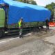 Babinsa Sigap Atasi Truk Amblas di Jalur Gilimas