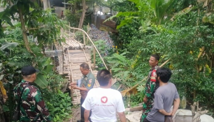 TNI Survei Jembatan, Masyarakat Gunungsari Sambut Harapan Baru