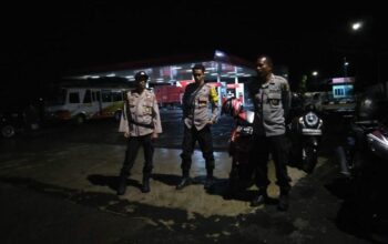 Sinergi Menjaga Harkamtibmas di Malam Pergantian Tahun, Polsek Bolo Bersama Koramil Bolo Menggelar Patroli Gabungan