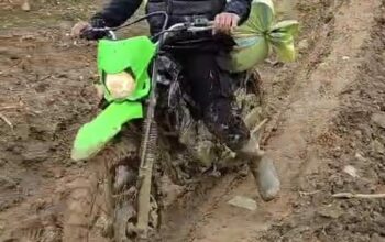 Terobos Medan Ekstrem, Warga Kampung Serule Apresiasi Personel Polres Aceh Tengah Jadi yang Pertama Salurkan Logistik