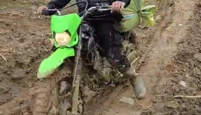 Terobos Medan Ekstrem, Warga Kampung Serule Apresiasi Personel Polres Aceh Tengah Jadi yang Pertama Salurkan Logistik