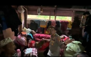 Dari Posko hingga Pintu Rumah, Polri Hadir Pastikan Layanan Kesehatan Warga Terdampak Bencana di Kala Segi Aceh Tengah