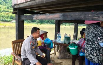 Bhabinkamtibmas Desa Kalimantong Sambangi Warga, Perkuat Sinergi wujudkan ketahanan pangan