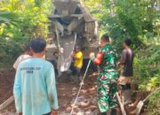 Babinsa dan Warga Kompak Bangun Infrastruktur Desa
