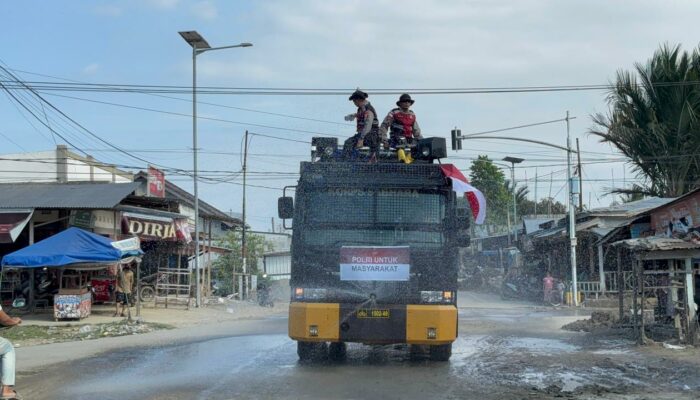 Aksi Humanis Polres Pidie Jaya Tuai Apresiasi Warga, Debu Pascabanjir Berhasil Dikendalikan