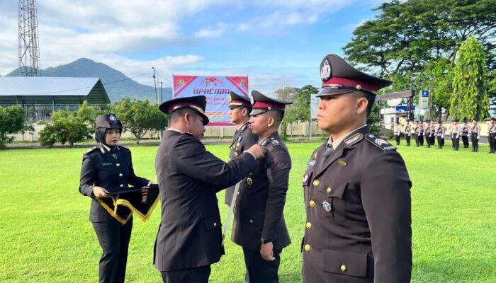 Kapolres Sumbawa Barat Pimpin Upacara Hari Kesadaran Nasional dan Penganugerahan Tanda Kehormatan