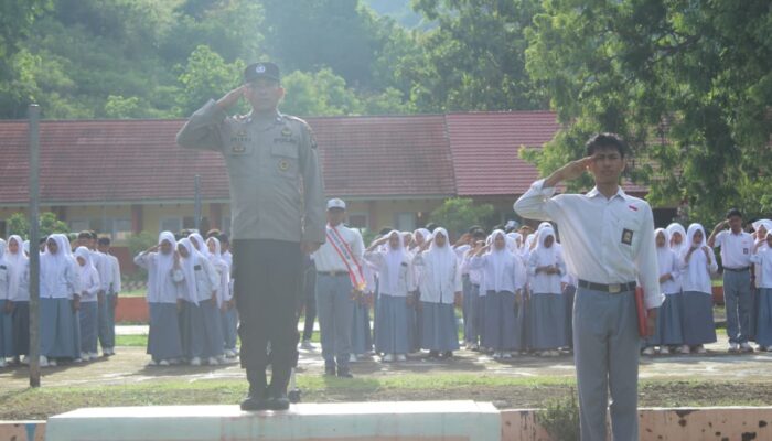 Cegah Bullying Sejak Dini, Polsek Lambu Jadi Pembina Upacara di SMAN 1 Lambu