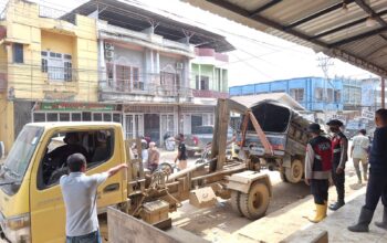 Dari Jalan Tergenang ke Bengkel Perbaikan, Polisi gunakan towing Evakuasi Mobil Warga Pascabanjir
