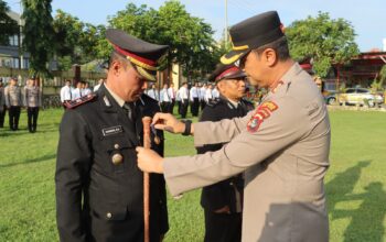 Polres Bima Kota Laksanakan Upacara Penganugerahan Tanda Kehormatan Satyalencana Pengabdian