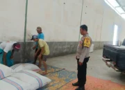 Pastikan Stok Aman, Bhabinkamtibmas di Gerung Cek Gudang Jagung