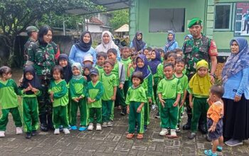 Keceriaan Siswa TK NW Lingsar Bersama Babinsa