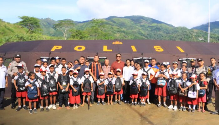 Wakapolda NTT Tinjau SMP Negeri 48 Sa Ate Gaikiu, Dirikan Tenda Darurat dan Salurkan Bantuan Pendidikan