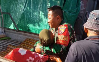 Babinsa Cakra Selatan Antar Lansia Lumpuh Jalani Terapi