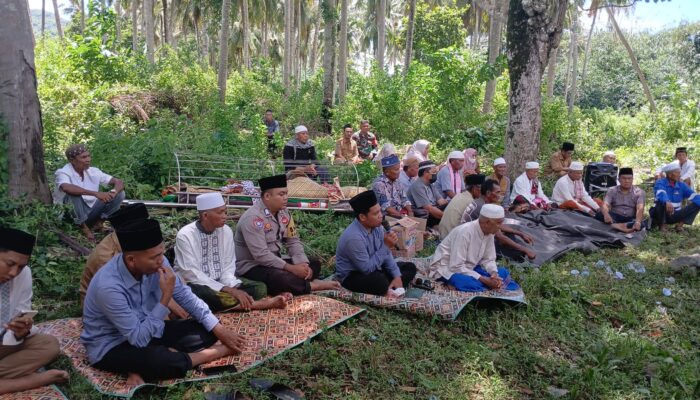 Bhabinkamtibmas Desa Sekongkang Bawah Tunjukkan Kepedulian, Dampingi Warga Hingga Pemakaman