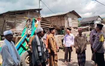 Wujud Empati Polri, Bhabinkamtibmas Polsek Madapangga Laksanakan Sambang Duka