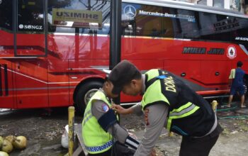 Dukung Ops Keselamatan Rinjani 2026, Biddokkes Polda NTB Cek Kesehatan Personel dan Sopir Angkutan Umum
