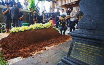 Hadiri Pemakaman, Kapolri: Pesan Eyang Meri Jadi Inspirasi dan Semangat Keluarga Besar Polri