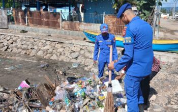 Peduli Lingkungan Pesisir, Polairud Polda NTB Bersama TNI AL dan Instansi Terkait Bersihkan Pantai Pelabuhan Sape