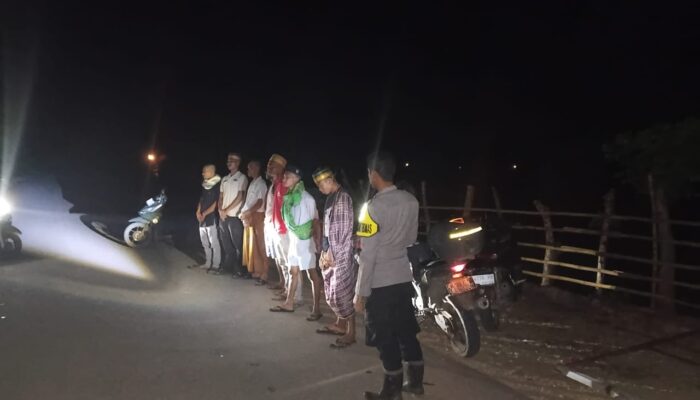 Bhabinkamtibmas Ajak Warga Labuhan Kertasari Aktifkan Kembali Siskamling di Kawasan Wisata