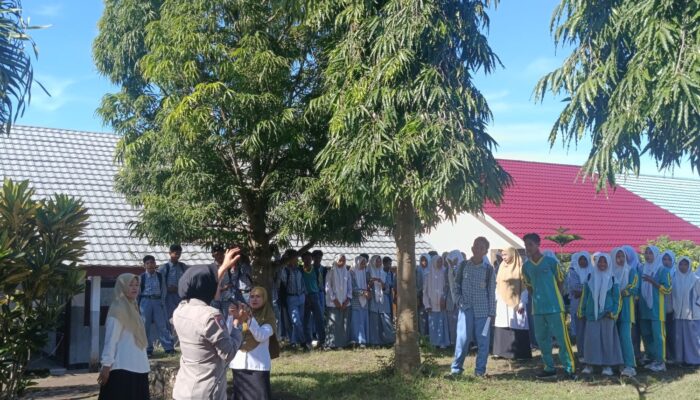 Sat Binmas Polres Dompu Berikan Penyuluhan Bahaya Narkoba dan Kenakalan Remaja di SMAN 3 Dompu