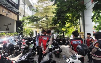 Patroli Humanis Samapta Polda NTB Jaga Keamanan Kawasan Pertokoan dan Pasar di Mataram