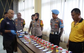 Tegakkan Kedisiplinan, Kapolres Sumbawa Pimpin Tes Urine Mendadak bagi Pejabat Utama