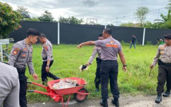 Plh Kapolres Bima Kota Pimpin Langsung Kegiatan KURVE (Bersih-Bersih) Mako