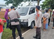 Polsek Madapangga Bantu Evakuasi Korban Lakalantas Tunggal di Jalan Lintas Bima-Sumbawa