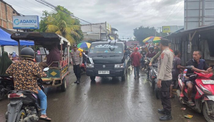 Menjelang Berbuka Puasa Aktivitas Masyarakat Meningkat, Personel Polsek Woha Hadir Melalui Patroli Ngabuburit