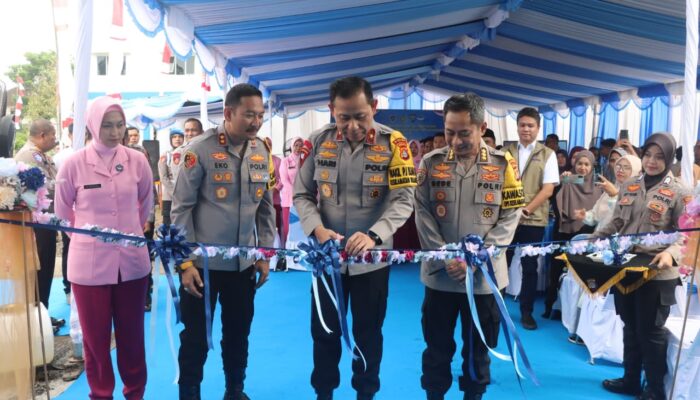 Wakapolda NTB Resmikan SPPG Kopang Polres Loteng, Dukung Program MBG. ‎