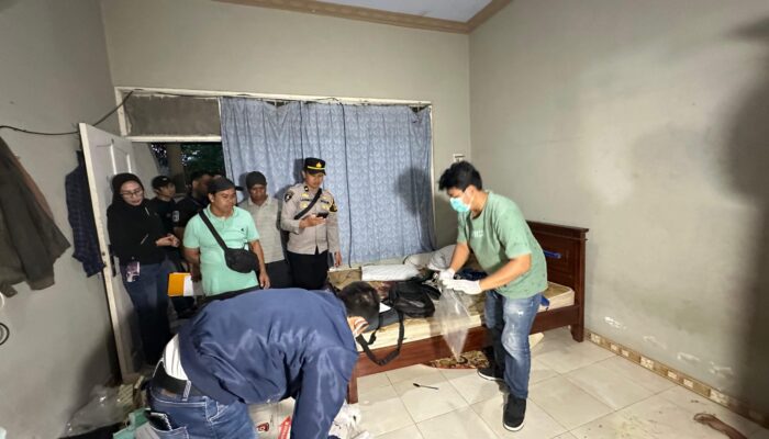 Polres Loteng Olah TKP Penemuan Mayat di Kelurahan Praya. ‎