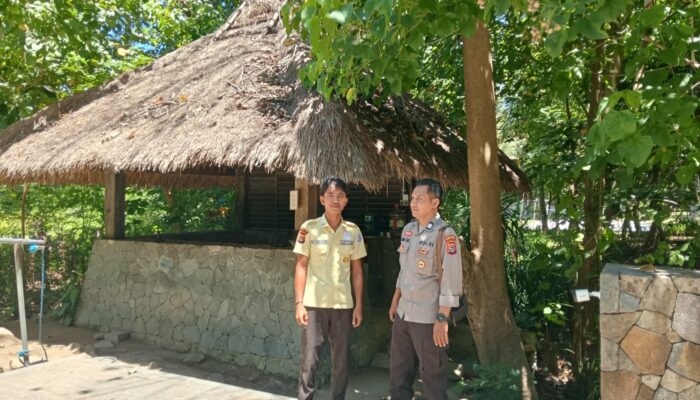 Patroli Siang Pos Pol Selong Belanak, Polisi Pastikan Keamanan Penginapan dan Villa di Desa Mekarsari