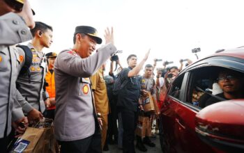 Tinjau Kalikangkung, Kapolri Pastikan Pelayanan hingga Rekayasa Lalin Optimal Hadapi Mudik 