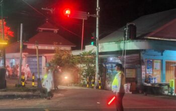 Personel Polsek Jereweh Laksanakan Pengamanan Shalat Tarawih, Jaga Situasi Tetap Kondusif