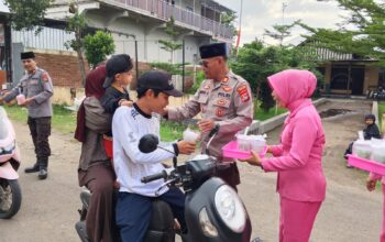 Wujudkan Ramadan Berkah, Polsek Lunyuk Gelar Aksi Berbagi Takjil dan Buka Puasa Bersama