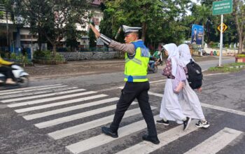 Satlantas Polres Bima Kota Laksanakan Strong Point, Wujudkan Kamseltibcarlantas Lancar di Pagi Hari