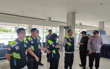 Jelang Arus Mudik Lebaran, Biddokkes Polda NTB Cek Kesehatan Personel di Pelabuhan Lembar dan Gili Mas