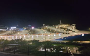 Lombok Kembali Mendunia, Kapal Pesiar Raksasa Carnival Encounter Sandar di Pelabuhan Gili Mas Bawa Ribuan Wisatawan