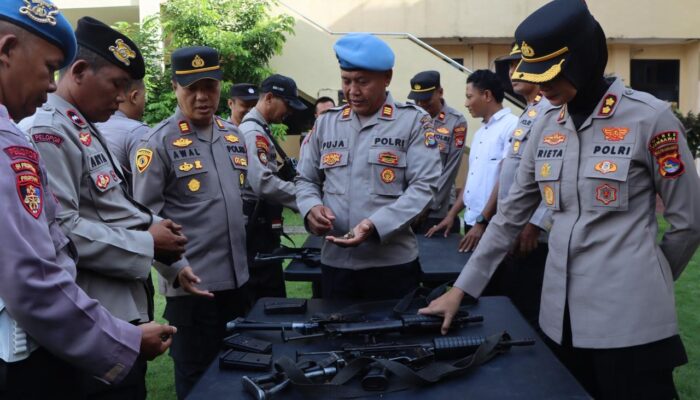 Pastikan Kelayakan dan Cegah Penyalahgunaan, Kapolres Sumbawa Pimpin Pemeriksaan Senjata Api Personel