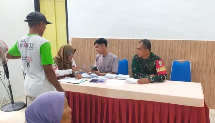 Sentuhan Kepedulian Ramadhan, Babinsa Dampingi Santunan Warga Pejanggik