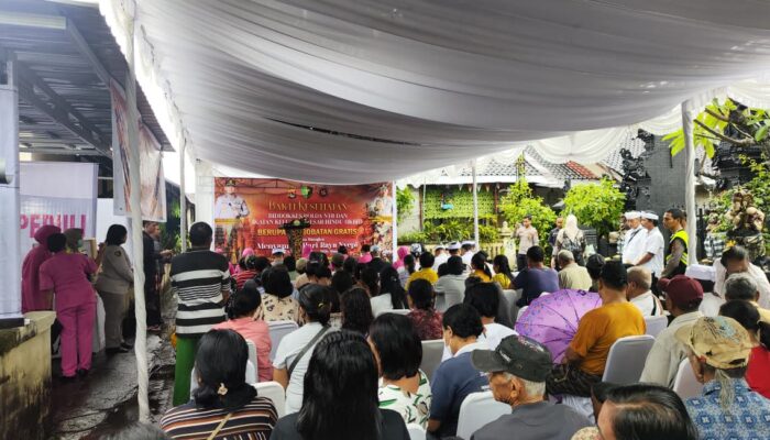 Sambut Hari Raya Nyepi, Polda NTB Gelar Bakti Kesehatan Gratis di Pura Pasupati