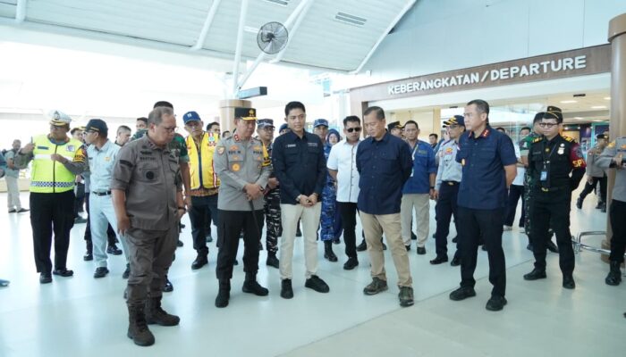 Jelang Lebaran, Kapolda NTB Bersama Forkopimda Tinjau Pergerakan Penumpang di Bandara Internasional ZAM